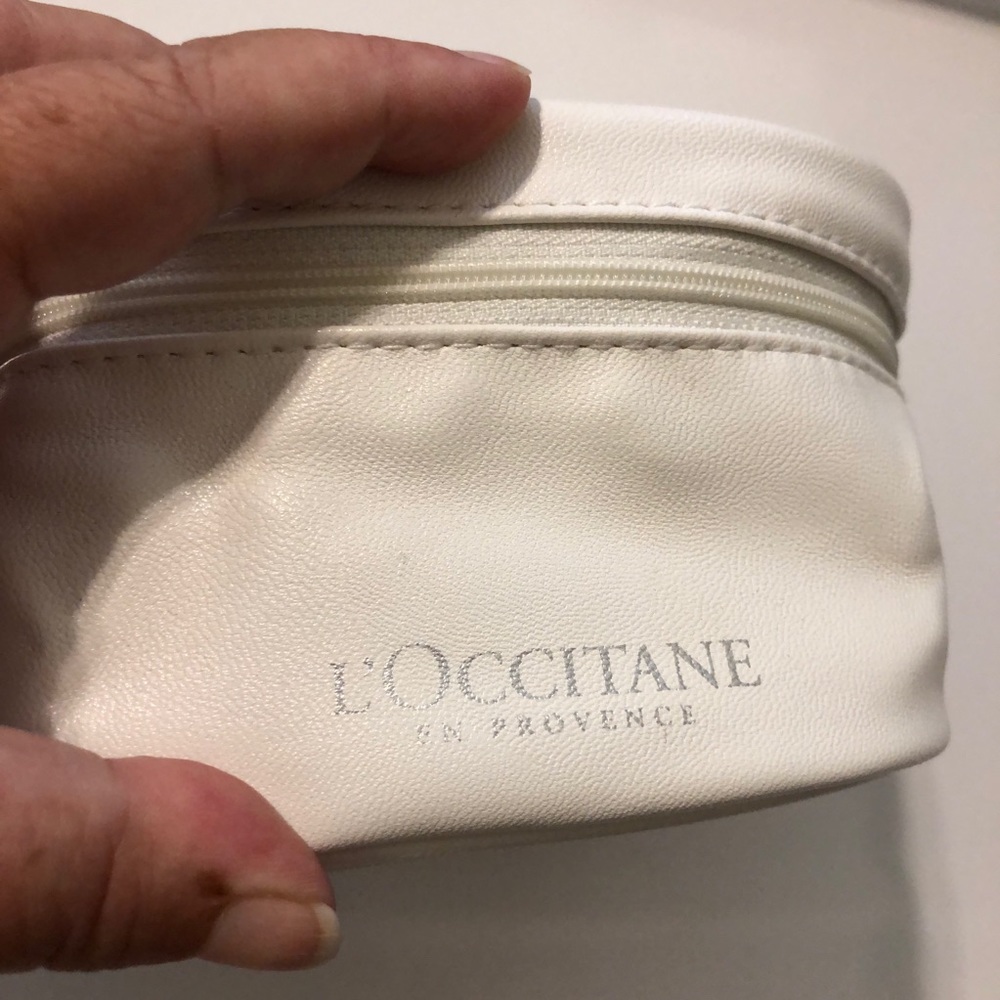💗L’Occitane small vinyl makeup bag